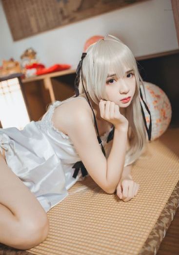 在她身边